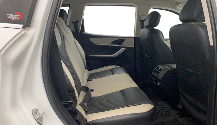 2022 Mahindra XUV700 MX D MT 5 STR, Diesel, Manual, 65,165 km, Right Side Rear Door Cabin