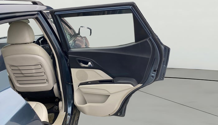 2021 Mahindra XUV300 W8 (O) 1.2 PETROL AMT, Petrol, Automatic, 57,357 km, RHS Rear Door