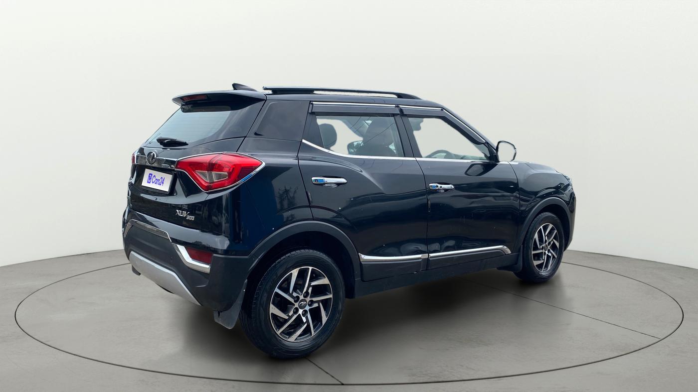 2022 Mahindra XUV300 W8 (O) 1.2 PETROL, Petrol, Manual, 56,741 km, Right Back Diagonal
