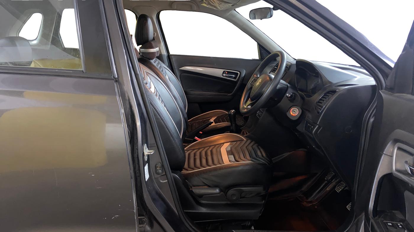 2018 Maruti Vitara Brezza ZDI, Diesel, Manual, 88,638 km, Right Side Front Door Cabin