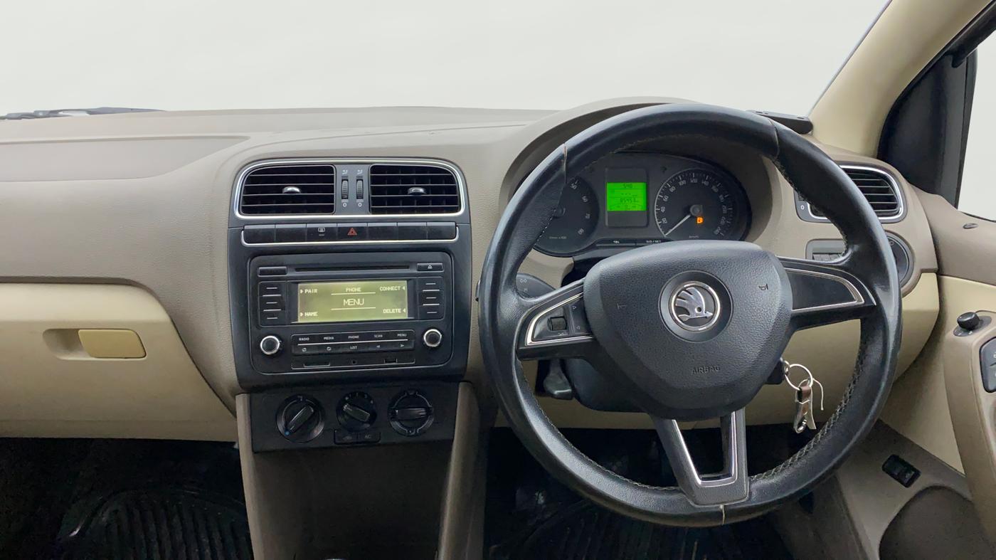2014 Skoda Rapid AMBITION 1.6 MPI MT, Petrol, Manual, 85,441 km, Steering Wheel Close Up