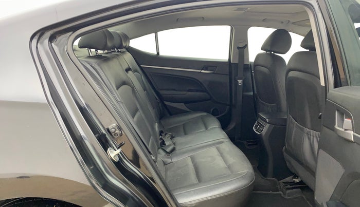 2017 Hyundai New Elantra 2.0 SX(O) AT PETROL, Petrol, Automatic, 1,07,578 km, Right Side Rear Door Cabin