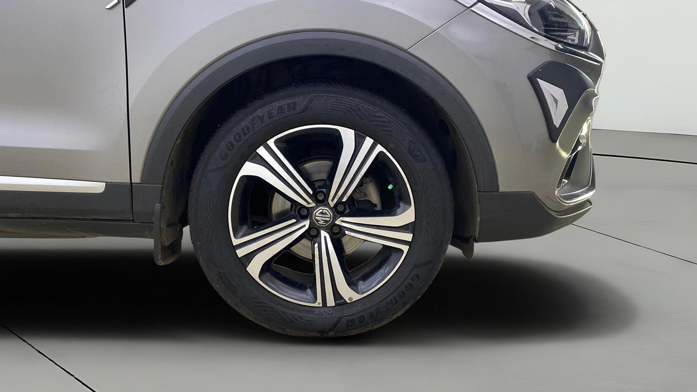 2022 MG ASTOR SHARP 1.5 MT, Petrol, Manual, 46,410 km, Right Front Wheel