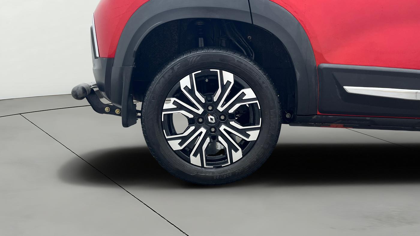 2024 Renault Kiger RXT (O) AMT DUAL TONE, Petrol, Automatic, 7,572 km, Right Rear Wheel