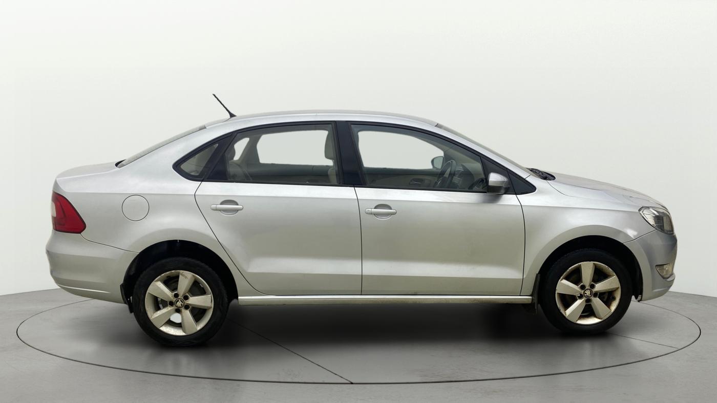 2015 Skoda Rapid AMBITION 1.6 MPI MT, Petrol, Manual, 29,042 km, Right Side View