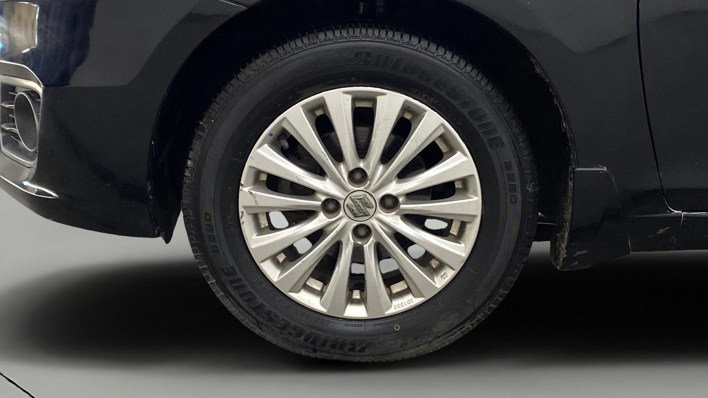 2014 Maruti Ciaz ZXI, Petrol, Manual, 1,02,537 km, Left Front Wheel