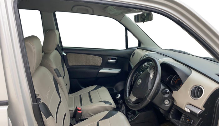 2015 Maruti Wagon R 1.0 VXI, Petrol, Manual, 1,46,341 km, Right Side Front Door Cabin