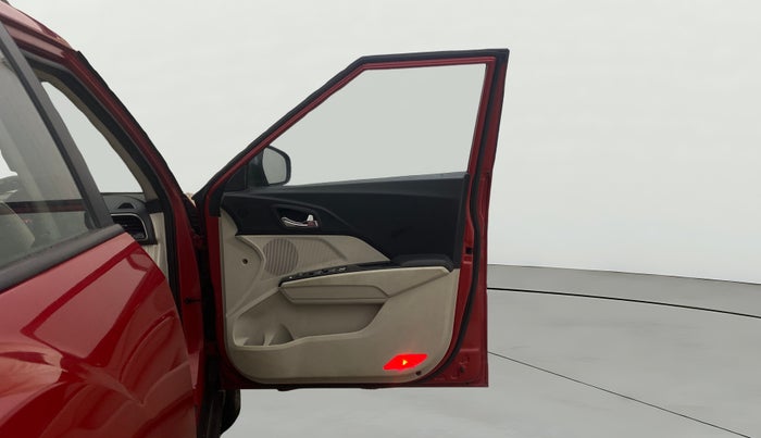 2021 Mahindra XUV300 W8 (O) 1.5 DIESEL, Diesel, Manual, 65,046 km, RHS Front Door