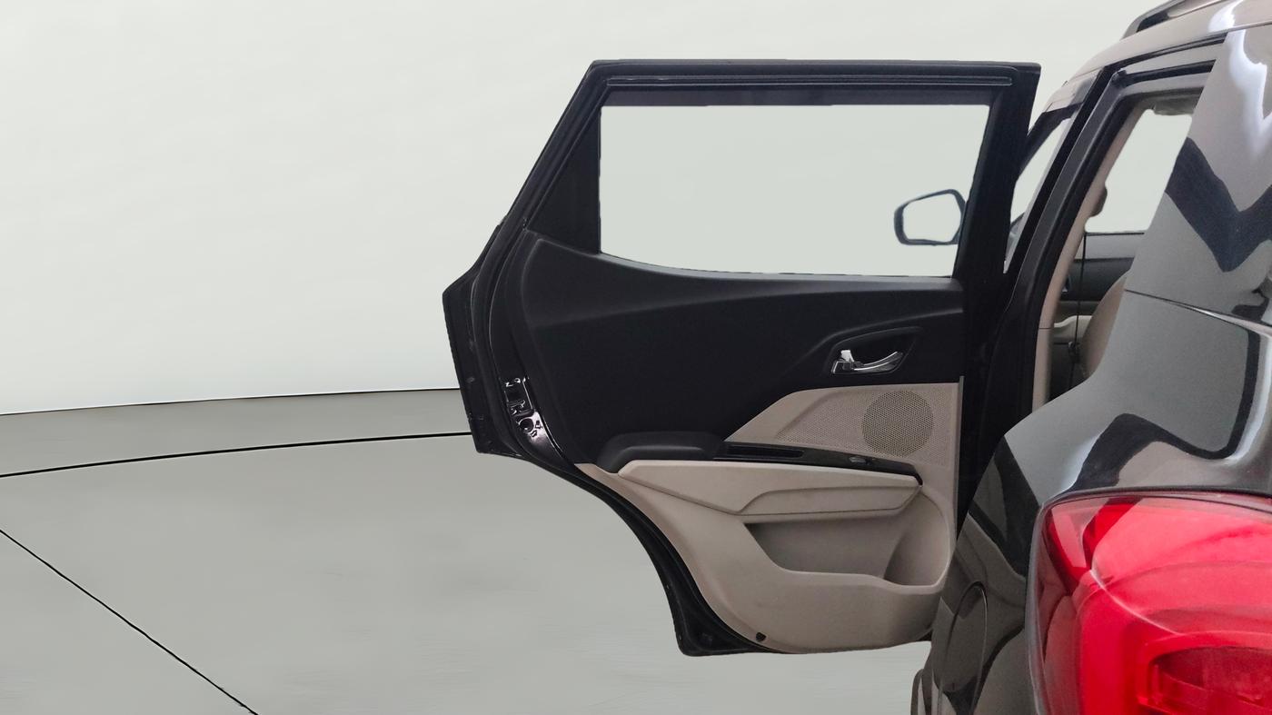 2022 Mahindra XUV300 W8 1.5 DIESEL, Diesel, Manual, 87,095 km, LHS Rear Door