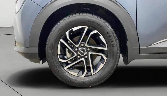 2022 KIA CARENS PRESTIGE 1.5 PETROL 7 STR, Petrol, Manual, 31,276 km, Left Front Wheel