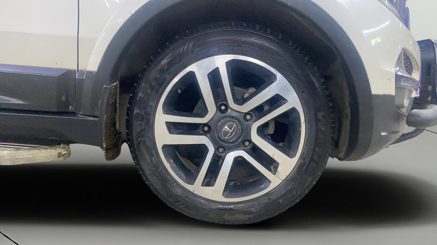 2017 Tata Hexa XT 4X2 6 STR, Diesel, Manual, 66,821 km, Right Front Wheel