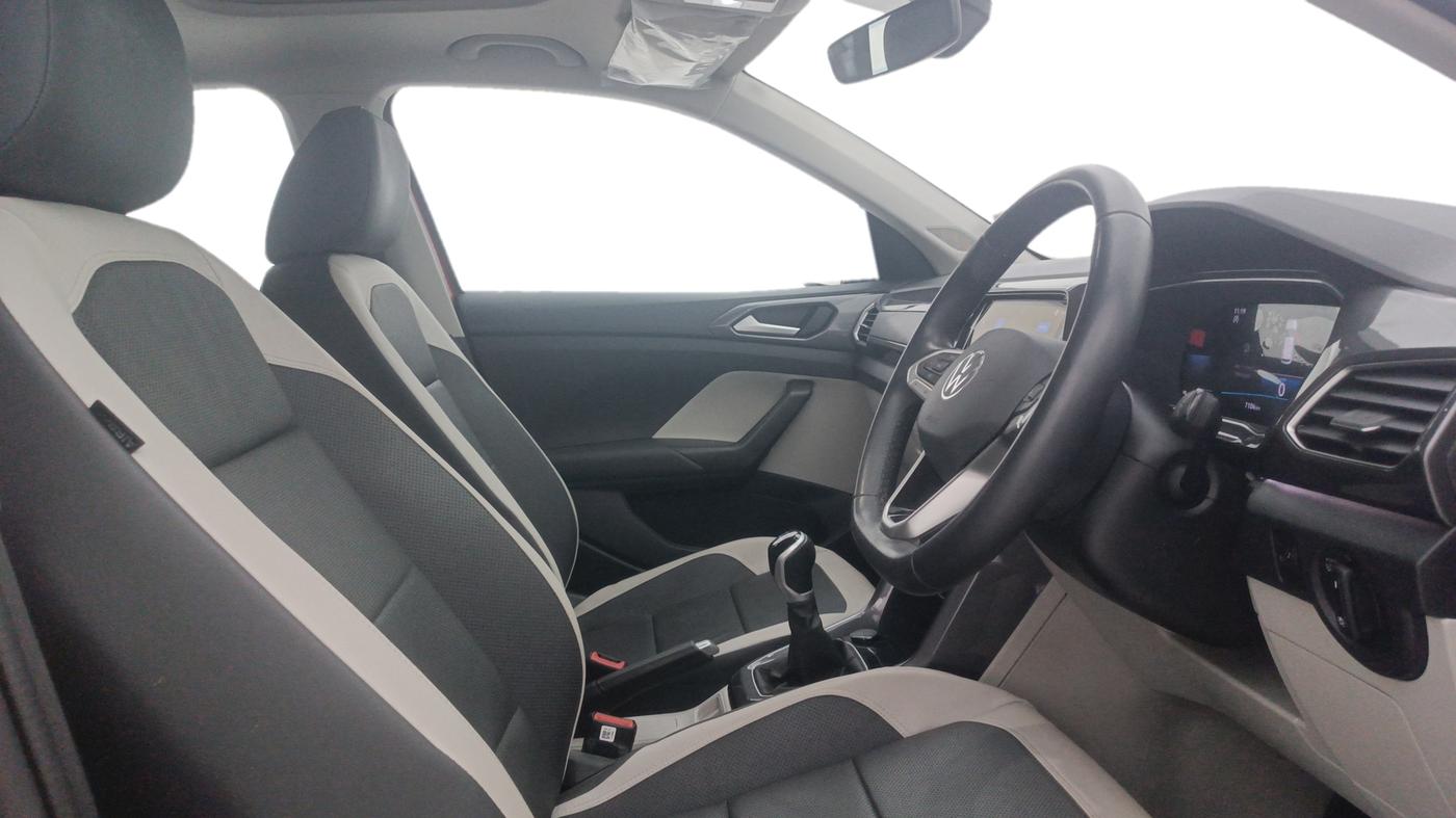 2022 Volkswagen TAIGUN TOPLINE 1.0 TSI MT, Petrol, Manual, 7,103 km, Right Side Front Door Cabin
