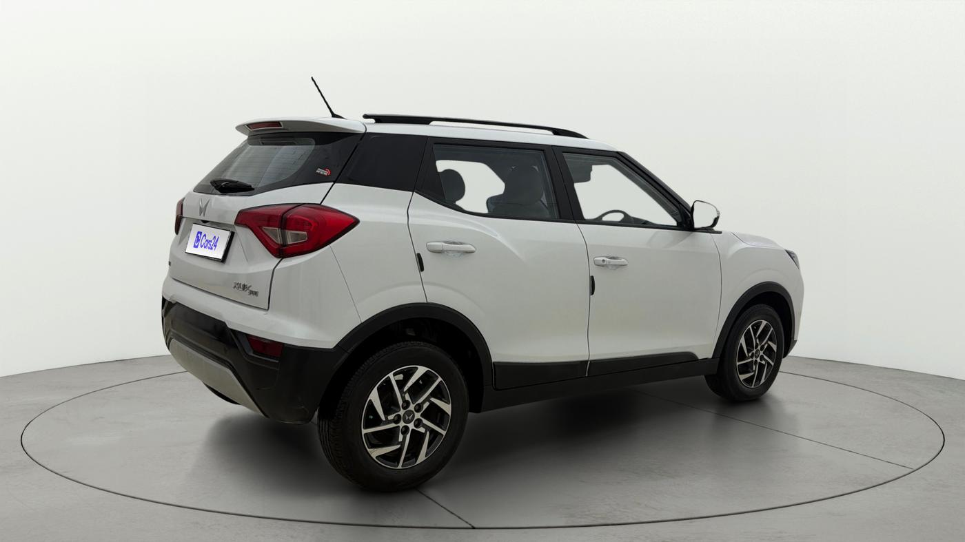 2024 Mahindra XUV300 W8 (O) 1.5 DIESEL, Diesel, Manual, 23,542 km, Right Back Diagonal