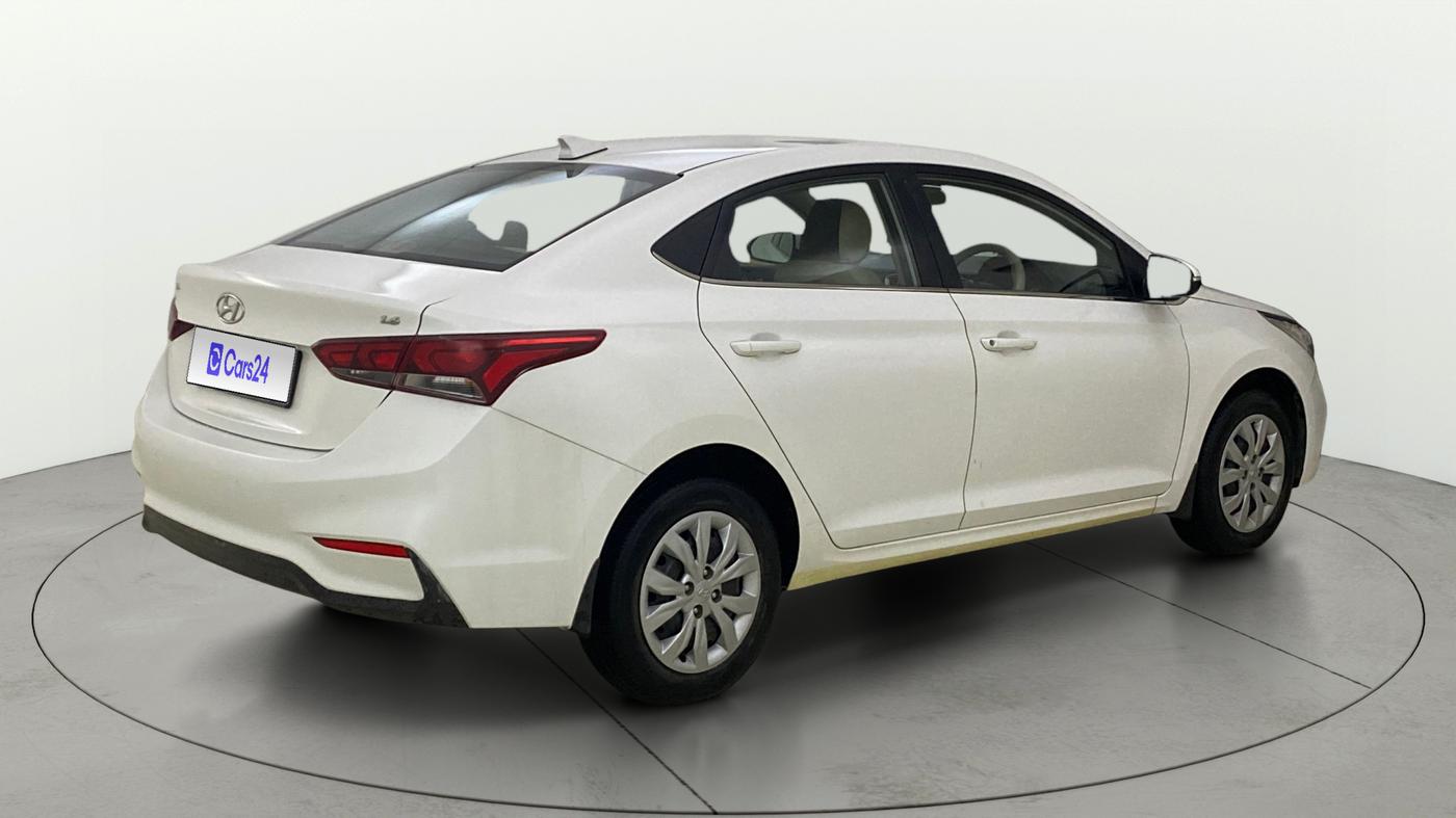 2017 Hyundai Verna 1.6 EX PETROL, Petrol, Manual, 31,919 km, Right Back Diagonal