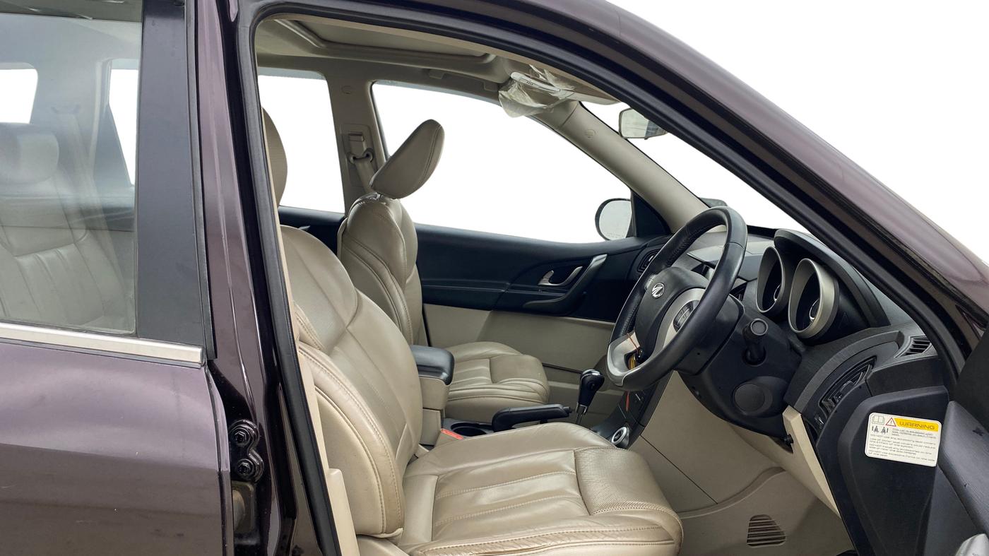 2017 Mahindra XUV500 W10 AT, Diesel, Automatic, 56,401 km, Right Side Front Door Cabin