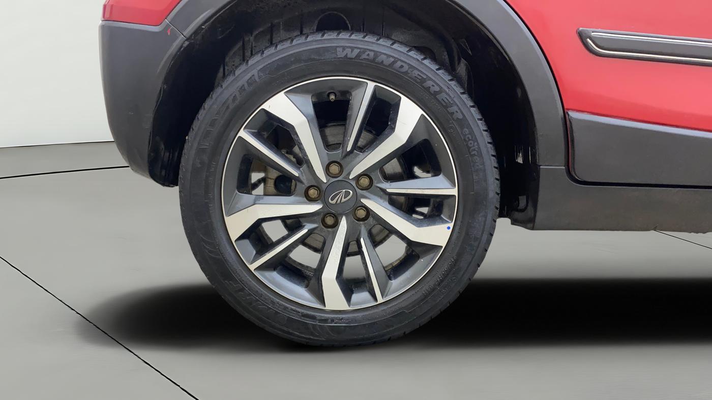 2019 Mahindra XUV300 W8(O) 1.2 PETROL DUAL TONE, Petrol, Manual, 77,714 km, Right Rear Wheel