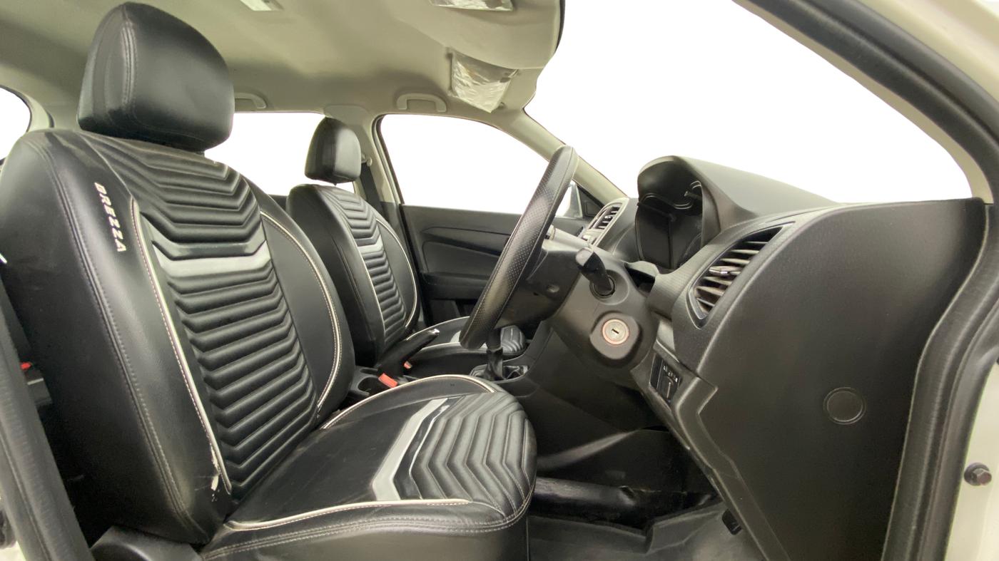 2022 Maruti Vitara Brezza LXI, Petrol, Manual, 54,365 km, Right Side Front Door Cabin