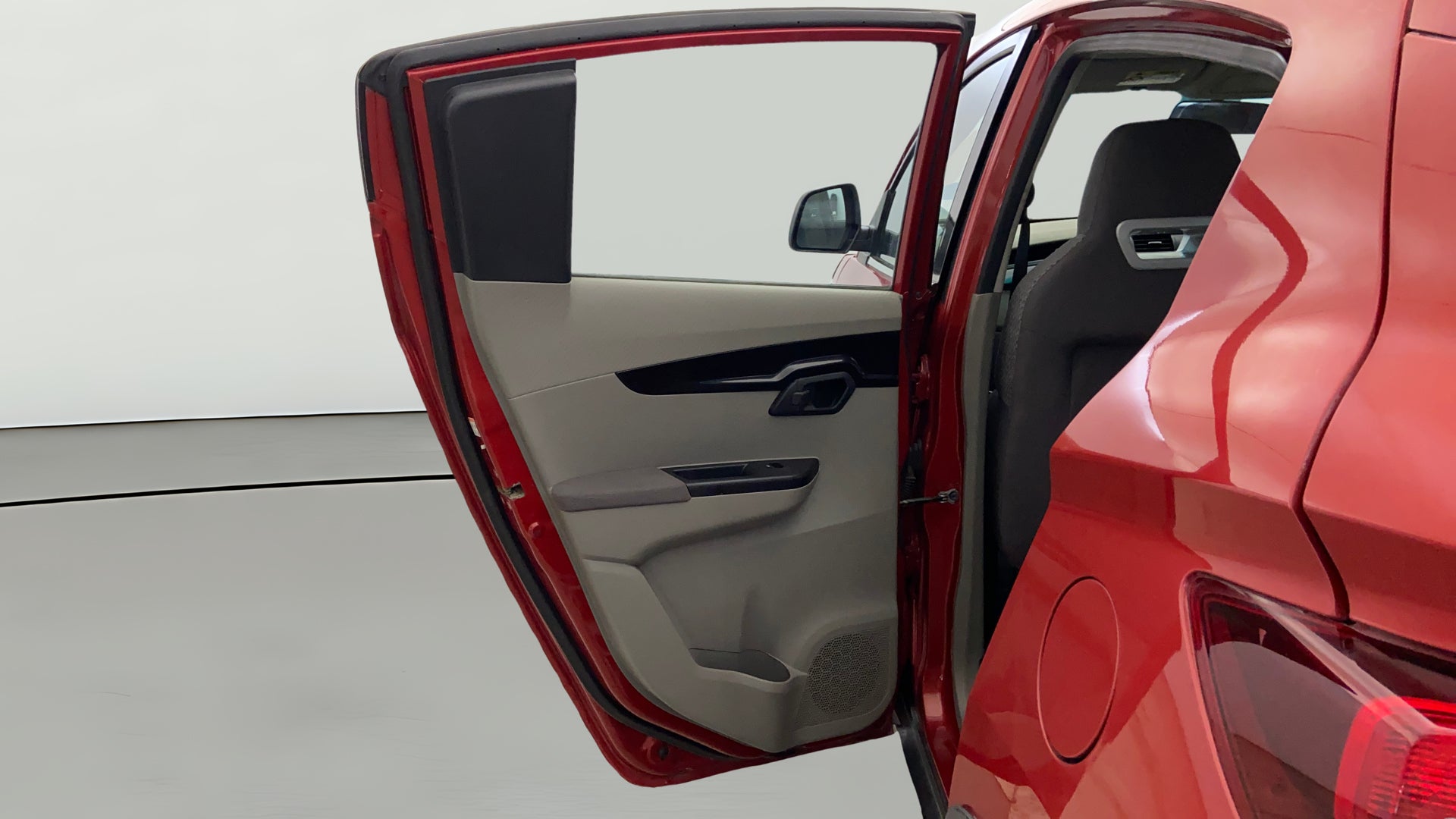 camera-LHS-Rear-Door