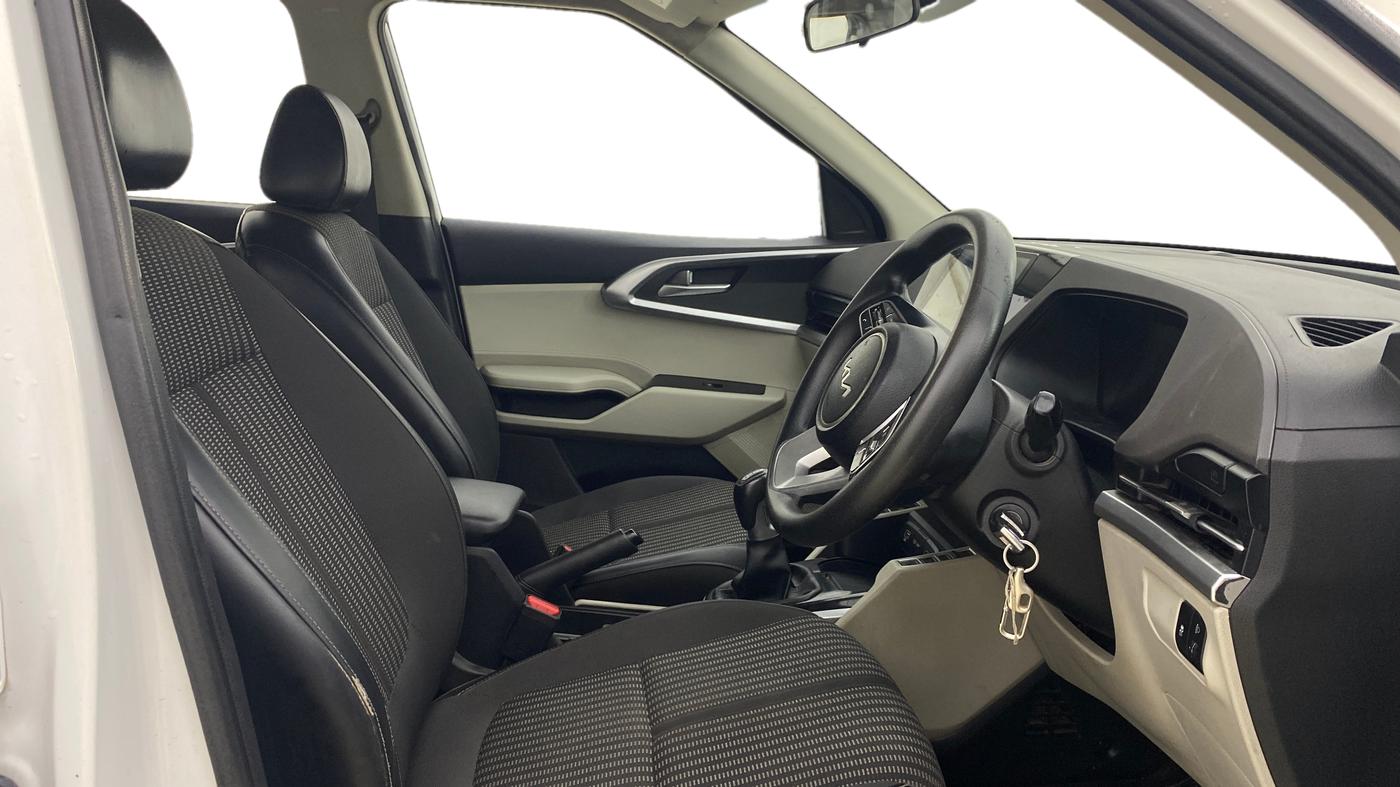 2022 KIA CARENS PRESTIGE 1.4 PETROL 7 STR, Petrol, Manual, 96,499 km, Right Side Front Door Cabin