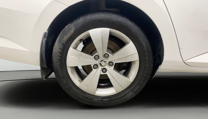 2018 Skoda Superb STYLE 1.8 TSI AT, Petrol, Automatic, 79,172 km, Right Rear Wheel