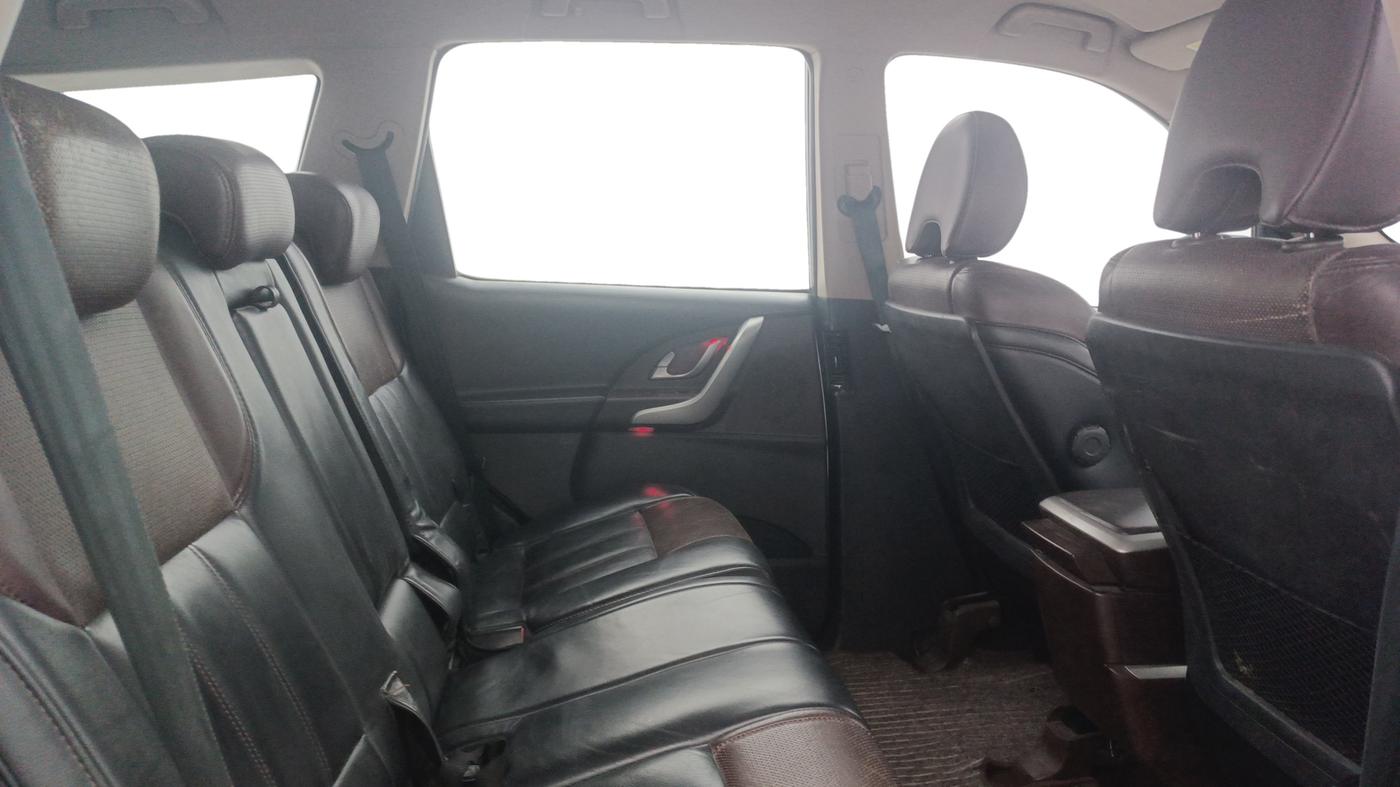 2014 Mahindra XUV500 W8, Diesel, Manual, 92,798 km, Right Side Rear Door Cabin