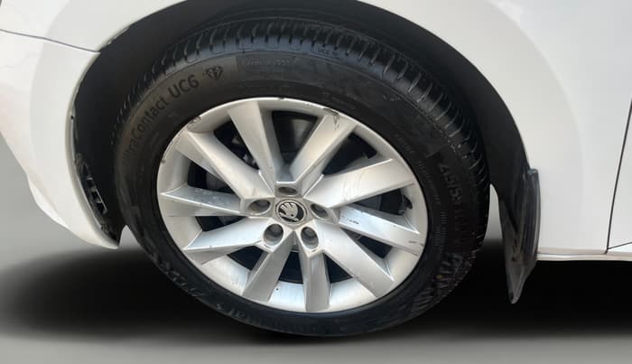 2016 Skoda Superb L&K 1.8 TSI AT, Petrol, Automatic, 90,770 km, Left Front Wheel