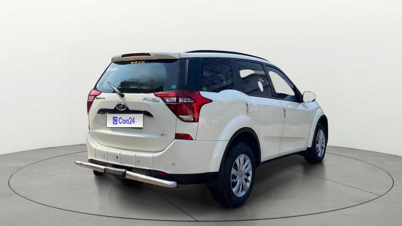 2018 Mahindra XUV500 W7, Diesel, Manual, 1,03,059 km, Right Back Diagonal