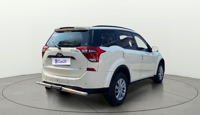 2018 Mahindra XUV500 W7, Diesel, Manual, 1,03,059 km, Right Back Diagonal