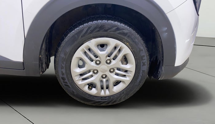 2022 KIA CARENS PRESTIGE 1.5 PETROL 7 STR, Petrol, Manual, 27,534 km, Right Front Wheel