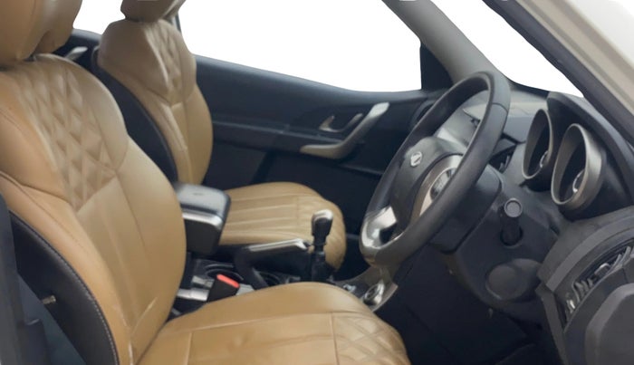 2020 Mahindra XUV500 W7, Diesel, Manual, 79,587 km, Right Side Front Door Cabin