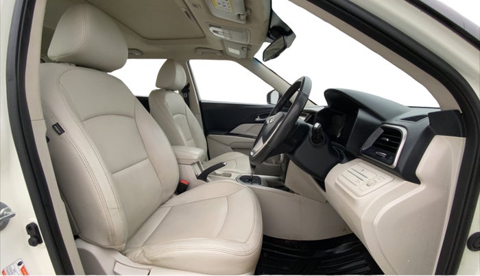 2021 Mahindra XUV300 W8 (O) 1.2 PETROL AMT, Petrol, Automatic, 48,959 km, Right Side Front Door Cabin