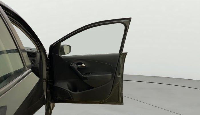 2015 Volkswagen Polo COMFORTLINE 1.2L, Petrol, Manual, 88,060 km, RHS Front Door