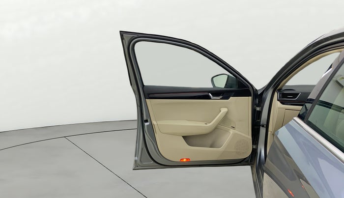 2016 Skoda Superb L&K 1.8 TSI AT, Petrol, Automatic, 51,905 km, LHS Front Door