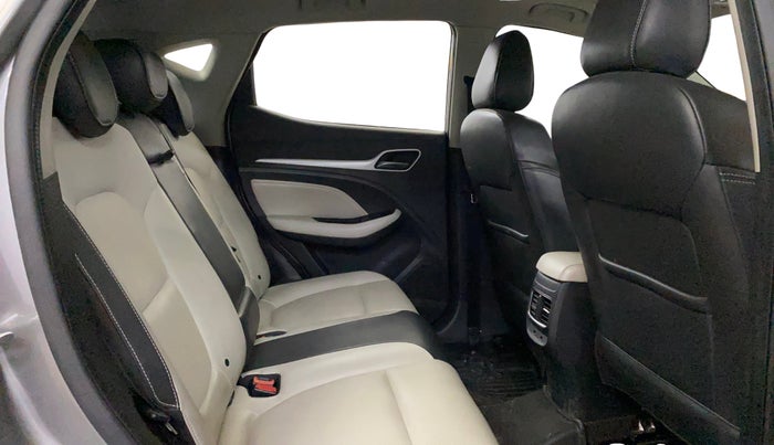 2022 MG ASTOR SHARP 1.5 CVT, Petrol, Automatic, 29,363 km, Right Side Rear Door Cabin