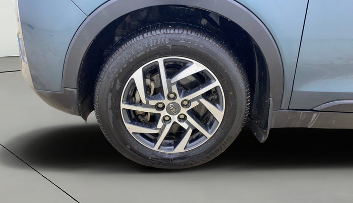 2022 Mahindra XUV300 W8 (O) 1.2 PETROL AMT, Petrol, Automatic, 26,264 km, Left Front Wheel