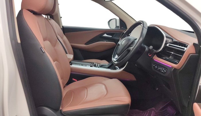 2023 MG HECTOR PLUS SAVVY PRO 1.5 TURBO CVT 7 STR, Petrol, Automatic, 44,800 km, Right Side Front Door Cabin