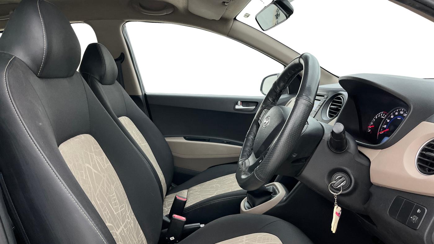 2016 Hyundai Grand i10 SPORTZ 1.2 KAPPA VTVT, Petrol, Manual, 29,026 km, Right Side Front Door Cabin