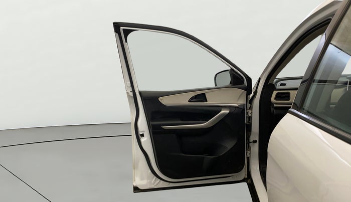 2022 Mahindra XUV700 AX 3 P MT 5 STR, Petrol, Manual, 45,328 km, LHS Front Door