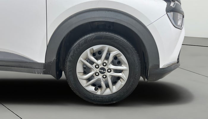 2022 KIA CARENS PRESTIGE 1.4 PETROL 7 STR, Petrol, Manual, 41,861 km, Right Front Wheel