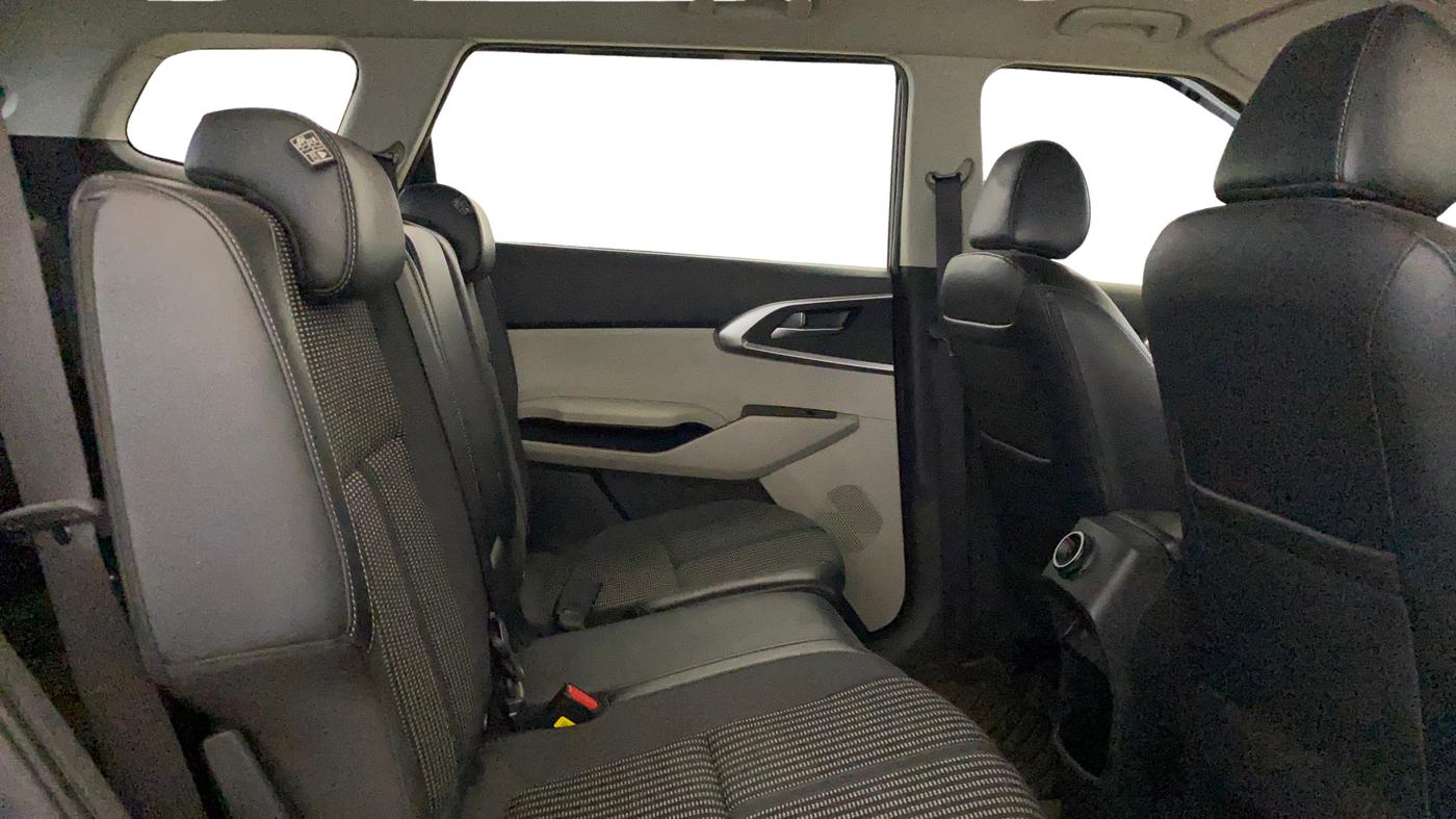 2023 KIA CARENS  PRESTIGE 1.5 TURBO PETROL IMT 7 STR , Petrol, Manual, 52,858 km, Right Side Rear Door Cabin