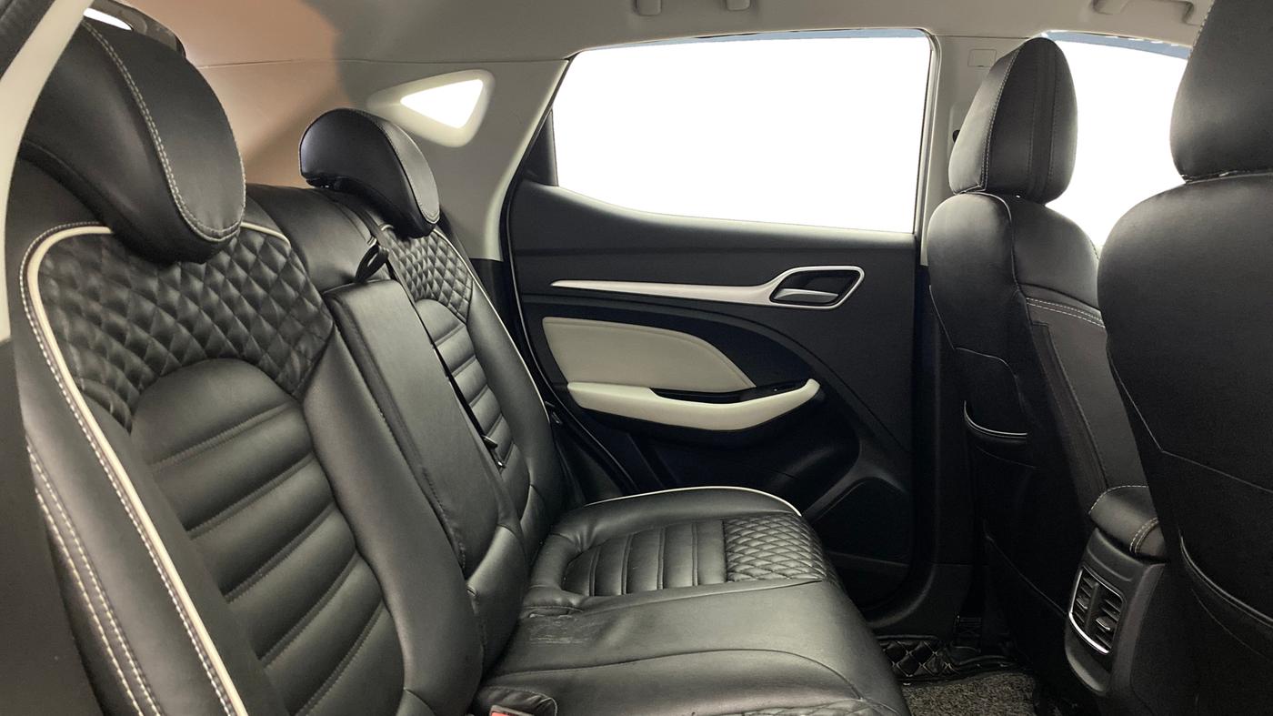 2024 MG ASTOR Sprint 1.5 MT (Ivory), Petrol, Manual, 10,081 km, Right Side Rear Door Cabin