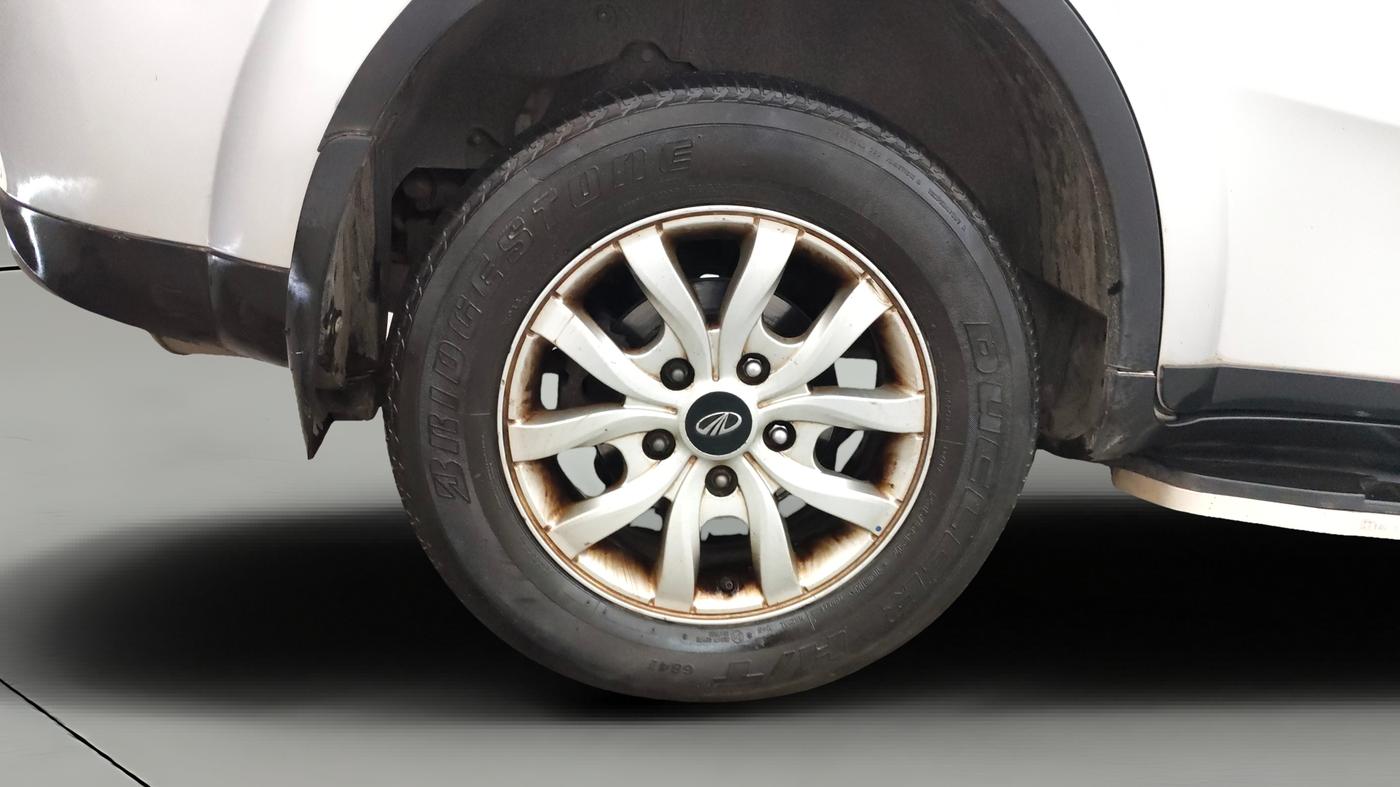 2018 Mahindra XUV500 W9 AT, Diesel, Automatic, 91,762 km, Right Rear Wheel