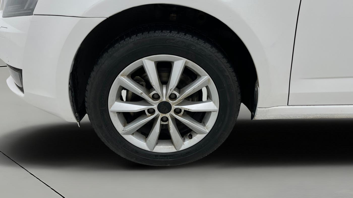 2014 Skoda Octavia ELEGANCE 2.0 TDI AT, Diesel, Automatic, 79,605 km, Left Front Wheel