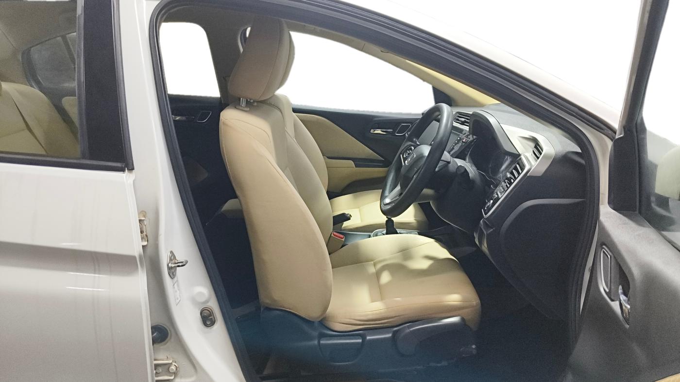 2022 Honda City 1.5L I-VTEC V MT 5TH GEN, Petrol, Manual, 61,115 km, Right Side Front Door Cabin