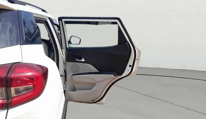 2019 Mahindra XUV300 W8 (O) 1.5 DIESEL, Diesel, Manual, 1,47,530 km, RHS Rear Door