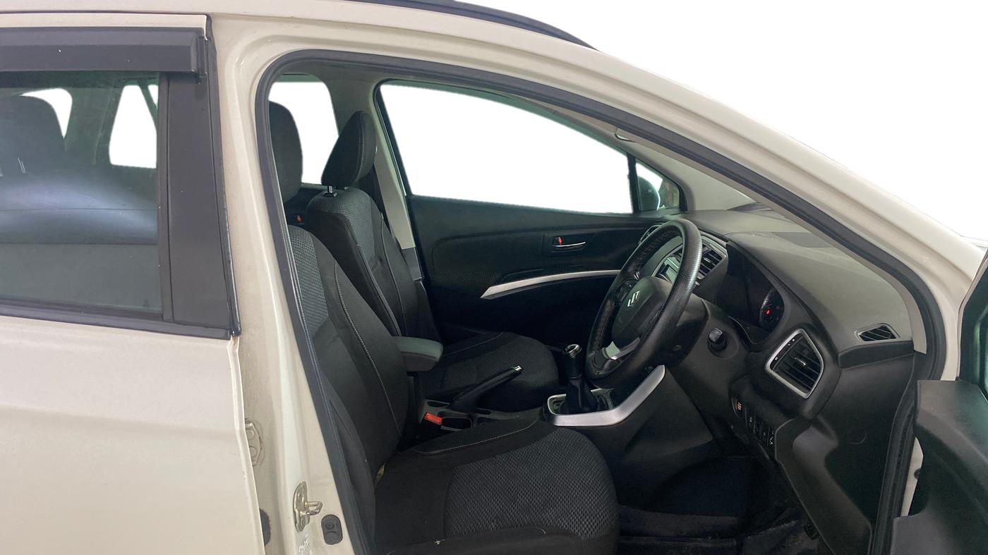 2020 Maruti S Cross ZETA 1.5, Petrol, Manual, 97,095 km, Right Side Front Door Cabin