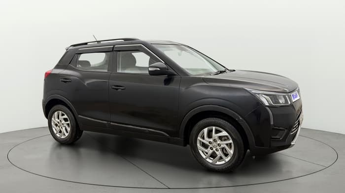 2023 Mahindra XUV300 W8 1.2 PETROL, Petrol, Manual, 42,005 km, Right Front Diagonal