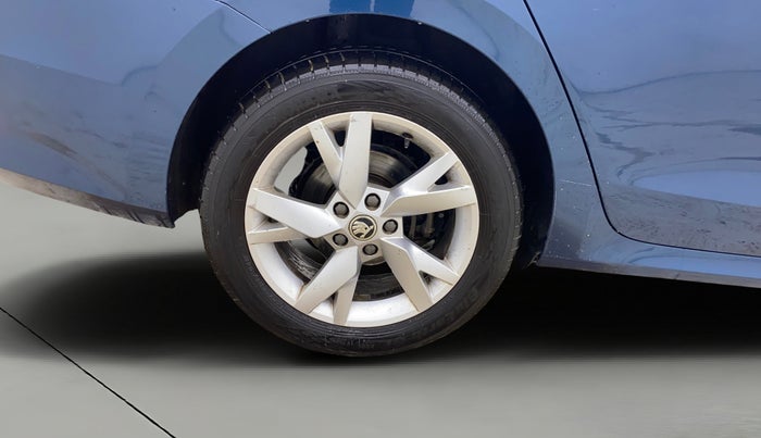 2021 Skoda Octavia STYLE 2.0, Petrol, Automatic, 94,384 km, Right Rear Wheel