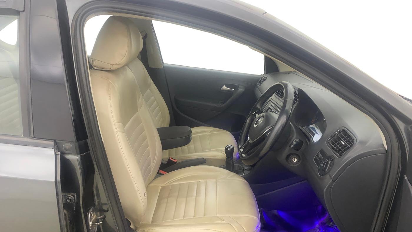 2015 Volkswagen Vento COMFORTLINE 1.6, Petrol, Manual, 45,335 km, Right Side Front Door Cabin