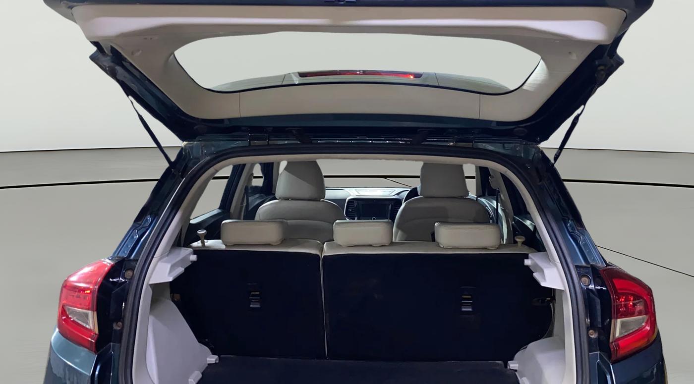 2021 Mahindra XUV300 W8 (O) 1.5 DIESEL AMT DUAL TONE, Diesel, Automatic, 43,432 km, Boot Open Zoomed View